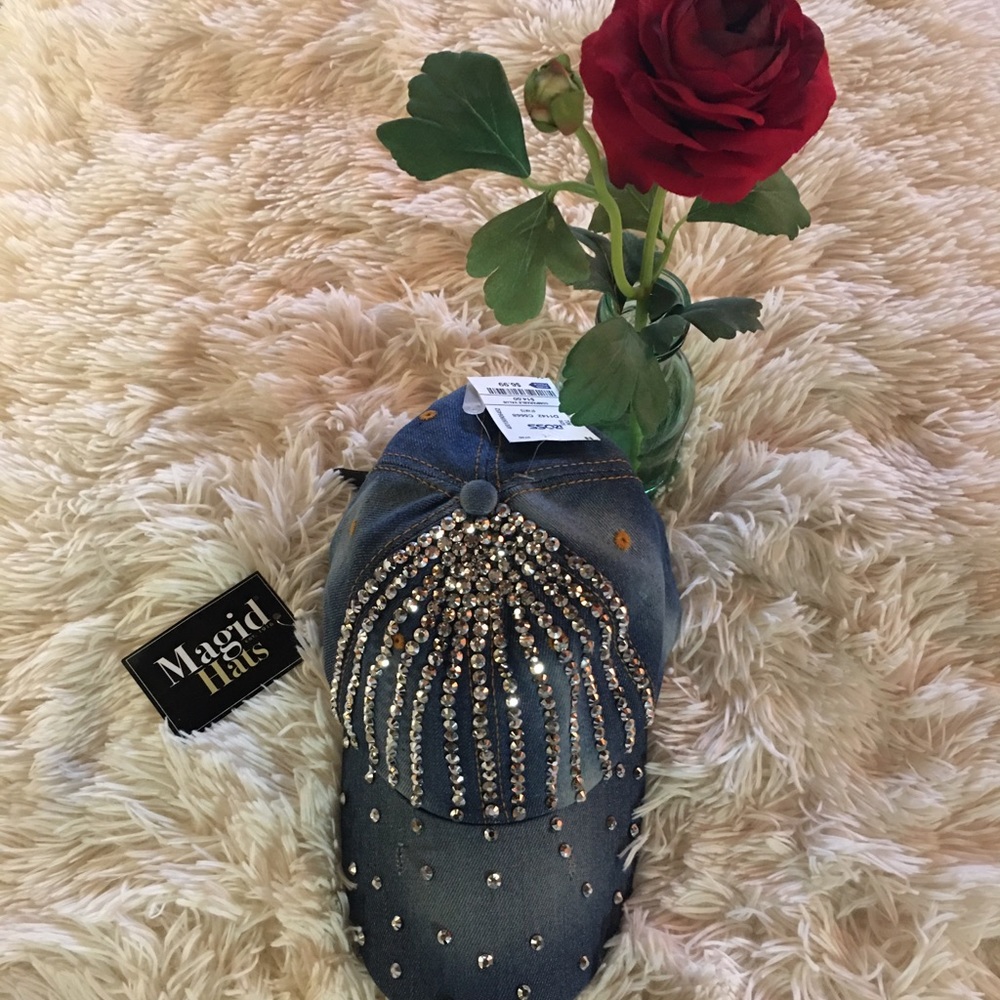 Magid Hats - Denim rhinestones cap.🧢❤️